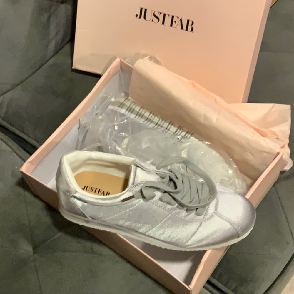 Woman’s sneakers